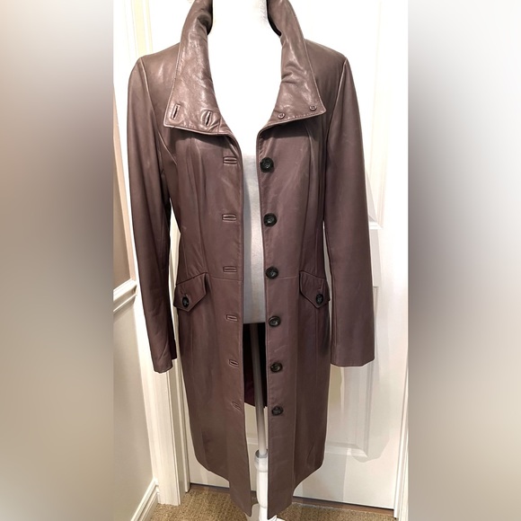Danier Ladies Italian Leather Coat - Picture 3 of 9